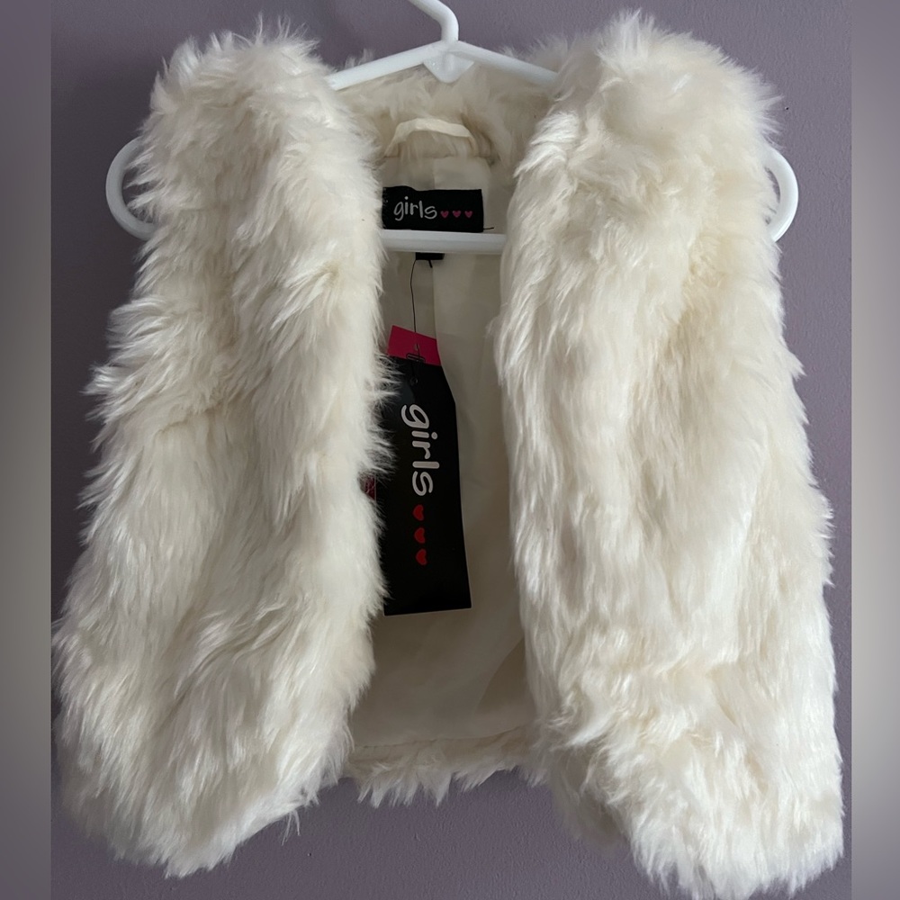 Girls Faux Fur White Vest Size 2T Holiday Sleeveless NWT